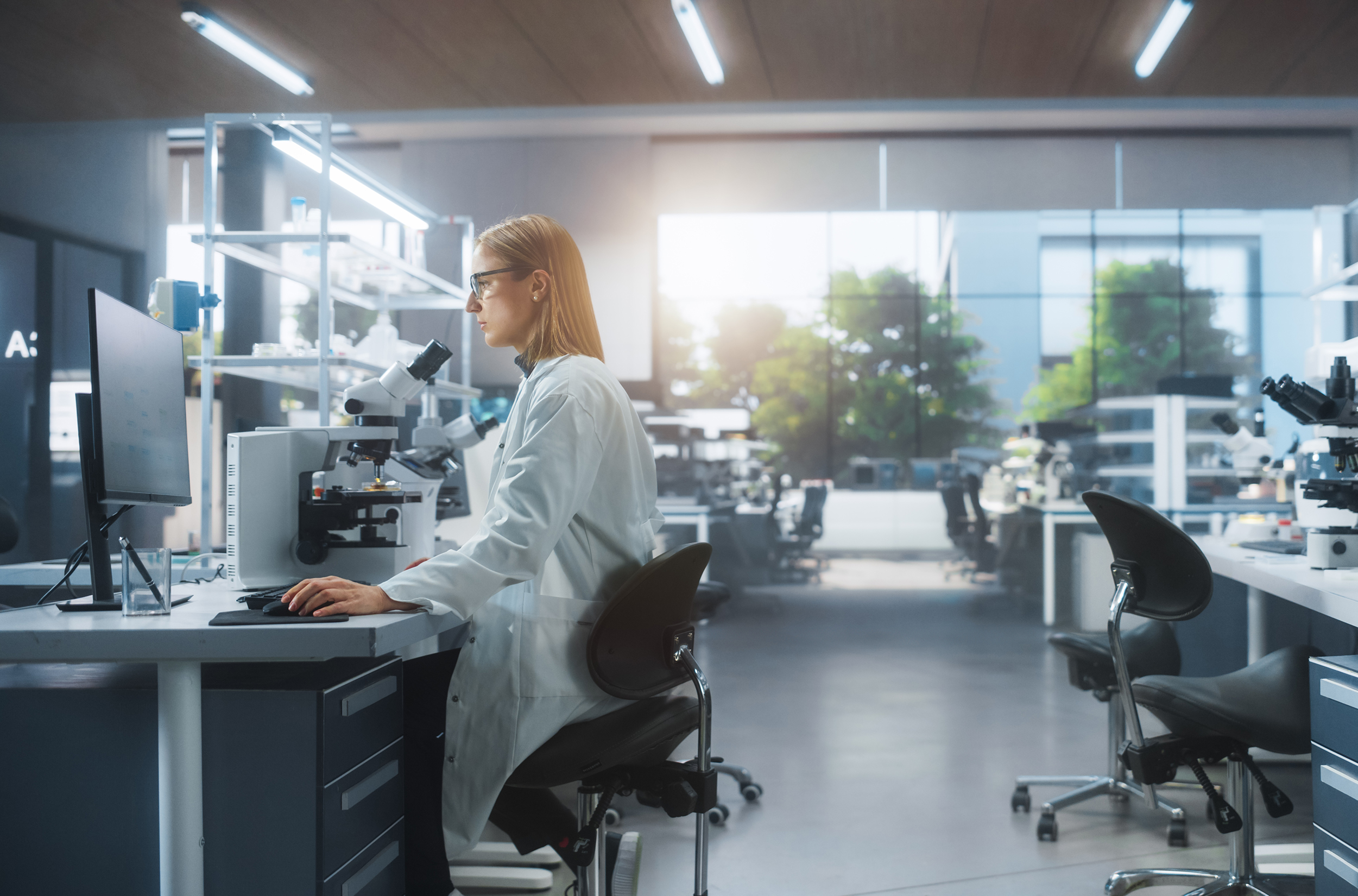 Medical,Research,And,Development,Laboratory:,Beautiful,Caucasian,Female,Scientist,Working